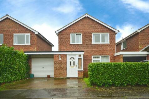 3 bedroom link detached house for sale