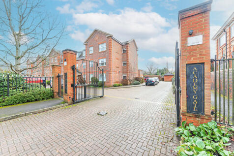 London Road, Camberley 2 bed ground floor flat for sale
