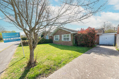 Yateley, Hants 3 bed detached bungalow for sale