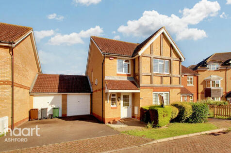 4 bedroom link detached house for sale