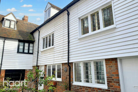 Knotts Square, Ashford 3 bed terraced house for sale