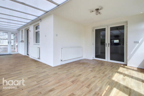 Cygnet Way, Ashford 3 bed link detached house for sale