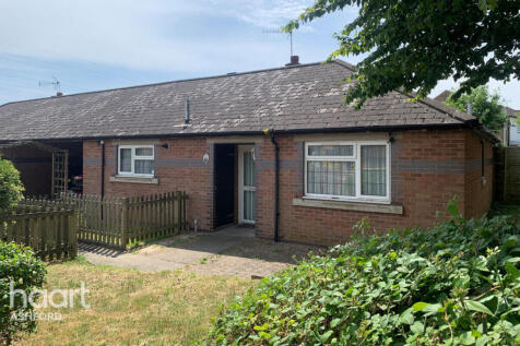 Cygnet Way, Ashford 3 bed link detached house for sale