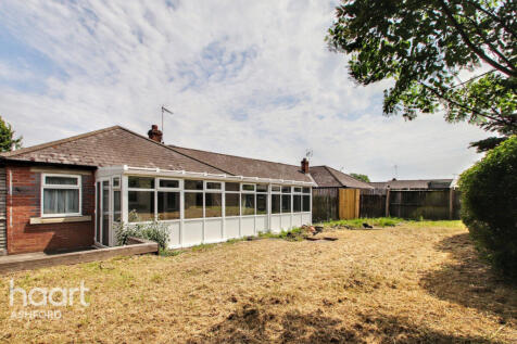 Cygnet Way, Ashford 3 bed link detached house for sale