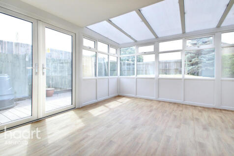 Cygnet Way, Ashford 3 bed link detached house for sale