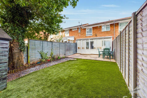 Cedarwood Drive, St Albans 3 bed terraced house for sale