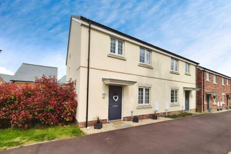 3 bedroom semi-detached house for sale