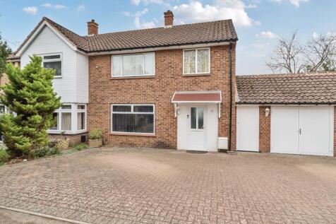 3 bedroom semi-detached house for sale