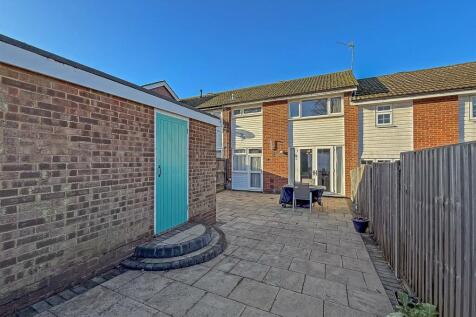 Canberra Close, St Albans 2 bed terraced house for sale