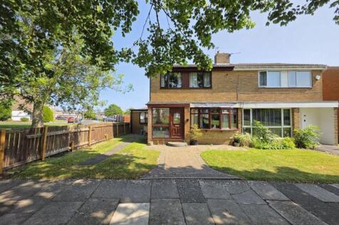 3 bedroom semi-detached house for sale