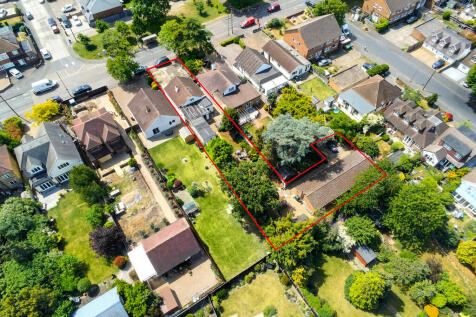6 bedroom detached bungalow for sale