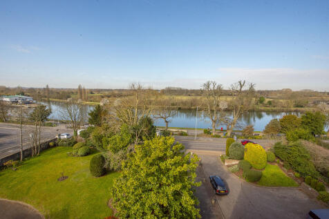 3 bedroom flat for sale