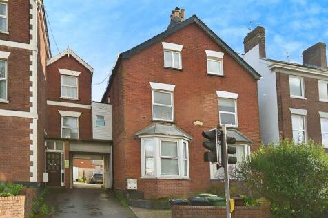 5 bedroom semi-detached house for sale