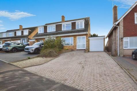 Sullivan Road, Broadfields, Exeter 3 bed semi