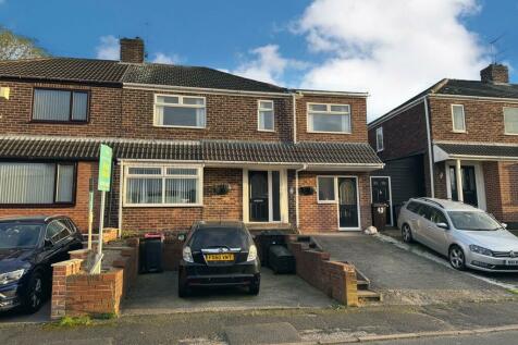 5 bedroom semi-detached house for sale