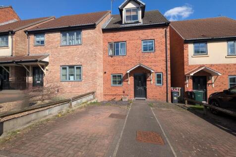 4 bedroom semi-detached house for sale
