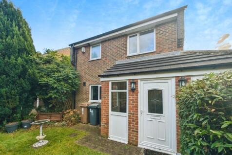 3 bedroom link detached house for sale