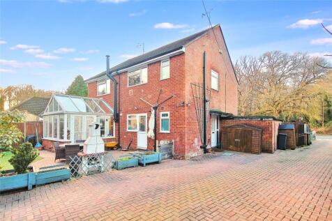 Queens Road, Woking GU24 4 bed maisonette for sale