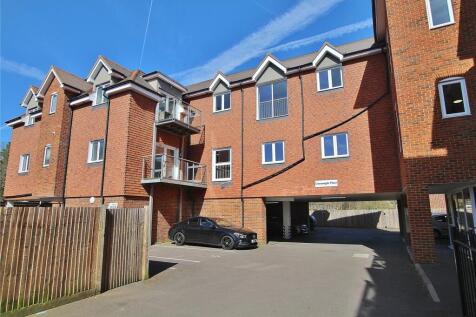 Connaught Road, Woking GU24 2 bed flat for sale