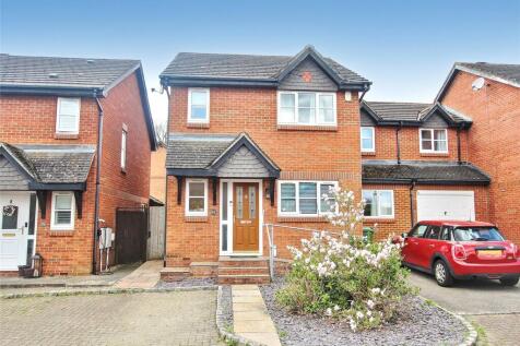 Acer Drive, Woking GU24 4 bed link detached house for sale