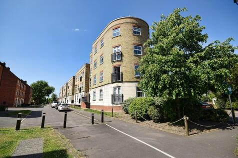 Copperfield Court, Dickens Heath B90 2 bed apartment for sale