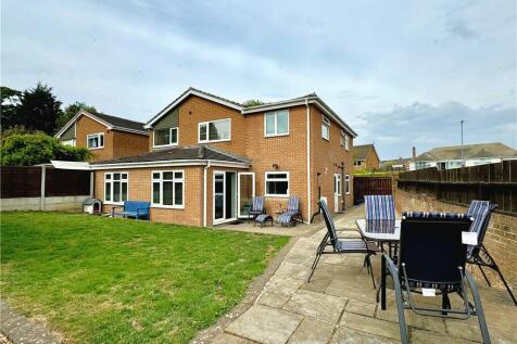 5 bedroom detached house for sale