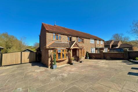 5 bedroom semi-detached house for sale