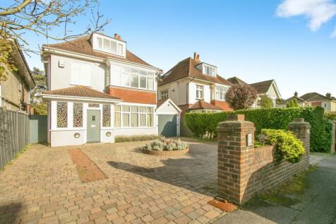 6 bedroom detached house for sale