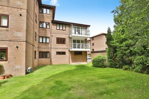 3 bedroom flat for sale