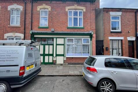6 bedroom end of terrace house for sale