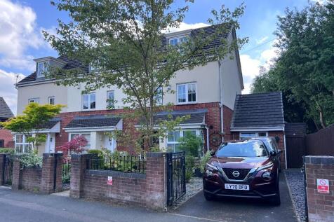 4 bedroom town house for sale