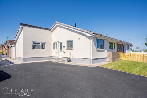 3 bedroom semi-detached bungalow for sale