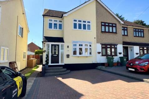 Passingham Close, Billericay CM11 3 bed semi