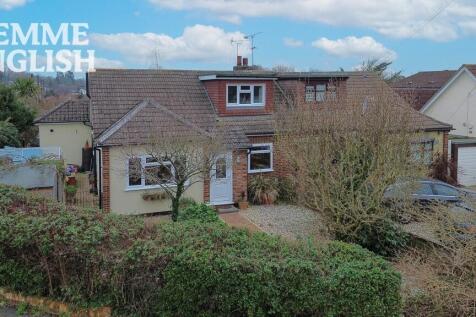 5 bedroom semi-detached house for sale