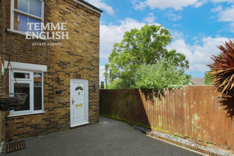 1 bedroom maisonette for sale