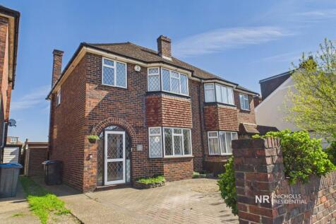 Hook Road, Chessington, Surrey. KT9 3 bed semi