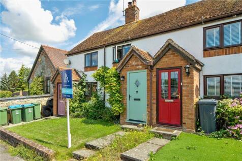 High Street, Buckingham MK18 2 bed terraced house for sale