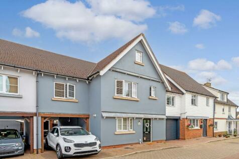 4 bedroom link detached house for sale