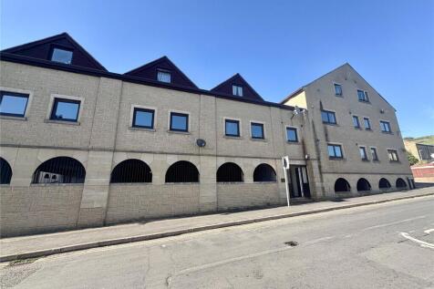 3 bedroom flat for sale