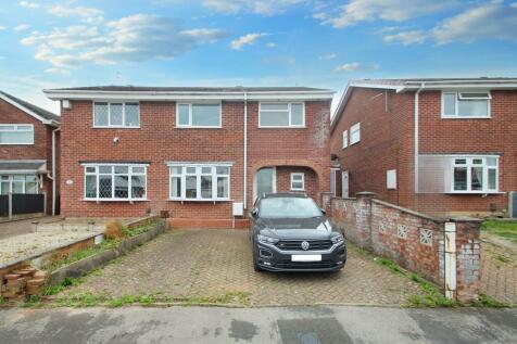 4 bedroom semi-detached house for sale