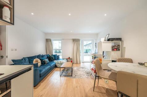 Beaufort Square, Colindale, London, NW9 1 bed flat for sale