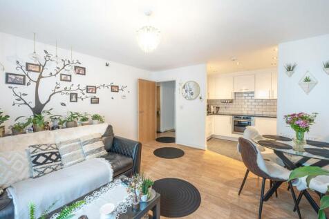 Salk Close, Colindale, London, NW9 2 bed flat for sale