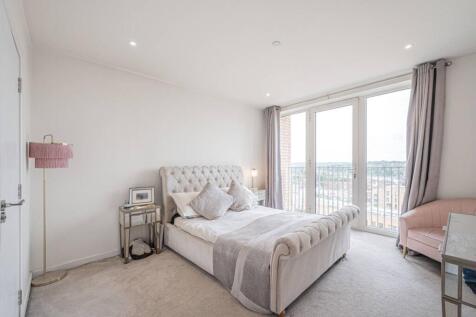 Moorhen Drive, Hendon, London, NW9 2 bed flat for sale