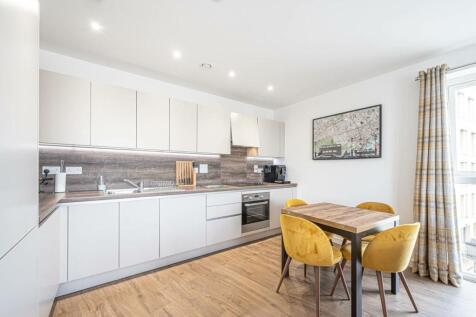 Peregrine Apartments, Barnet, London... 2 bed flat for sale