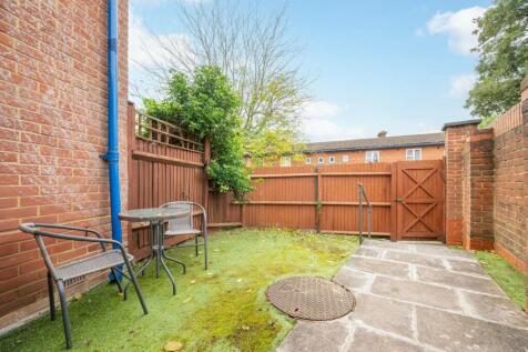 Caney Mews, Cricklewood, London, NW2 1 bed maisonette for sale