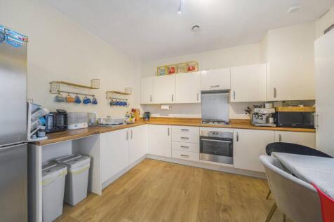 Coxwell Boulevard, Mill Hill, London... 2 bed flat for sale