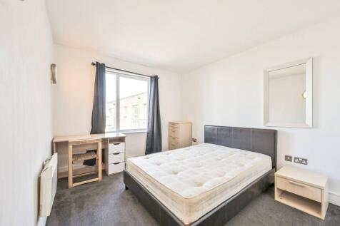 Finchley Road, Golders Green, London... 3 bed maisonette for sale