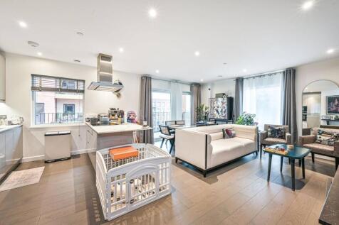 Thonrey Close, Colindale, London, NW9 3 bed flat for sale