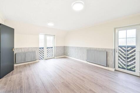 Swan Drive, Edgware, London, NW9 2 bed flat for sale