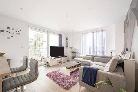 Lismore Boulevard, Colindale, London... 2 bed flat for sale